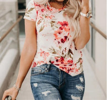 Load image into Gallery viewer, Floral Top
